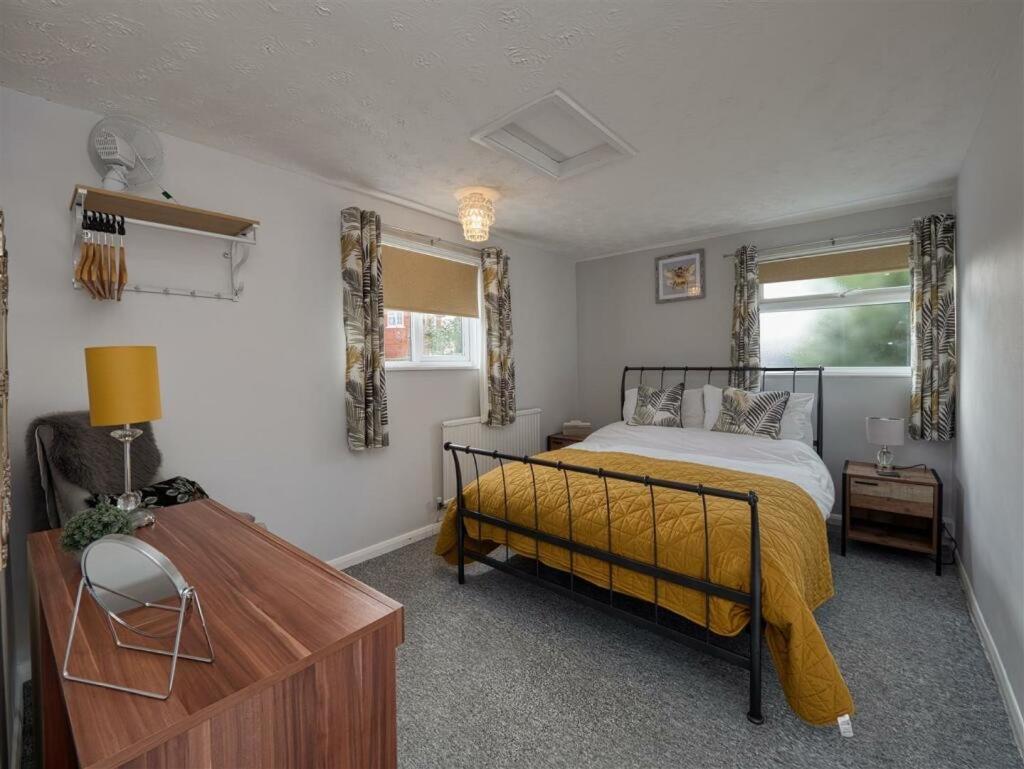 Little Park Holiday Homes Self Catering Cottages 1 & 2 Bedrooms Available Close To Tutbury Castle エクステリア 写真